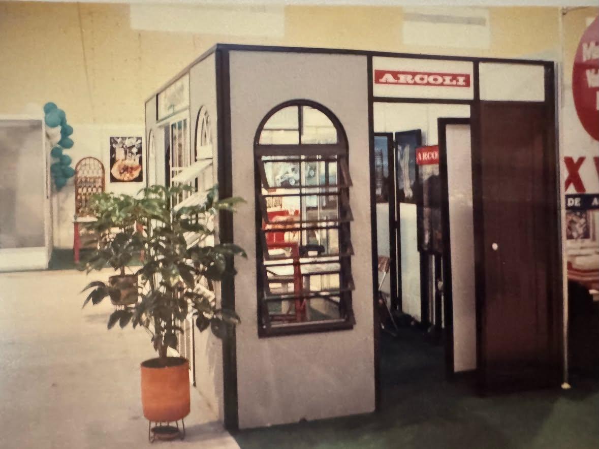 Stand de Arcoli en su primera exposición industrial en Bogotá, 1991