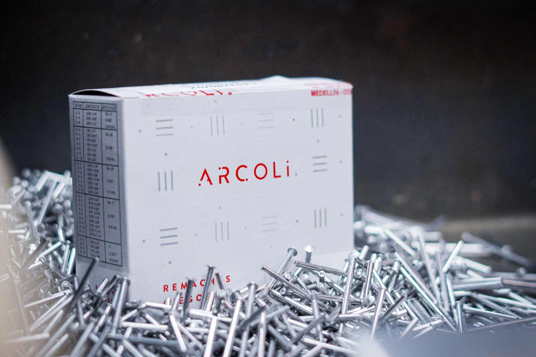 Caja ARCOLi. sobre remaches — producto de fijación